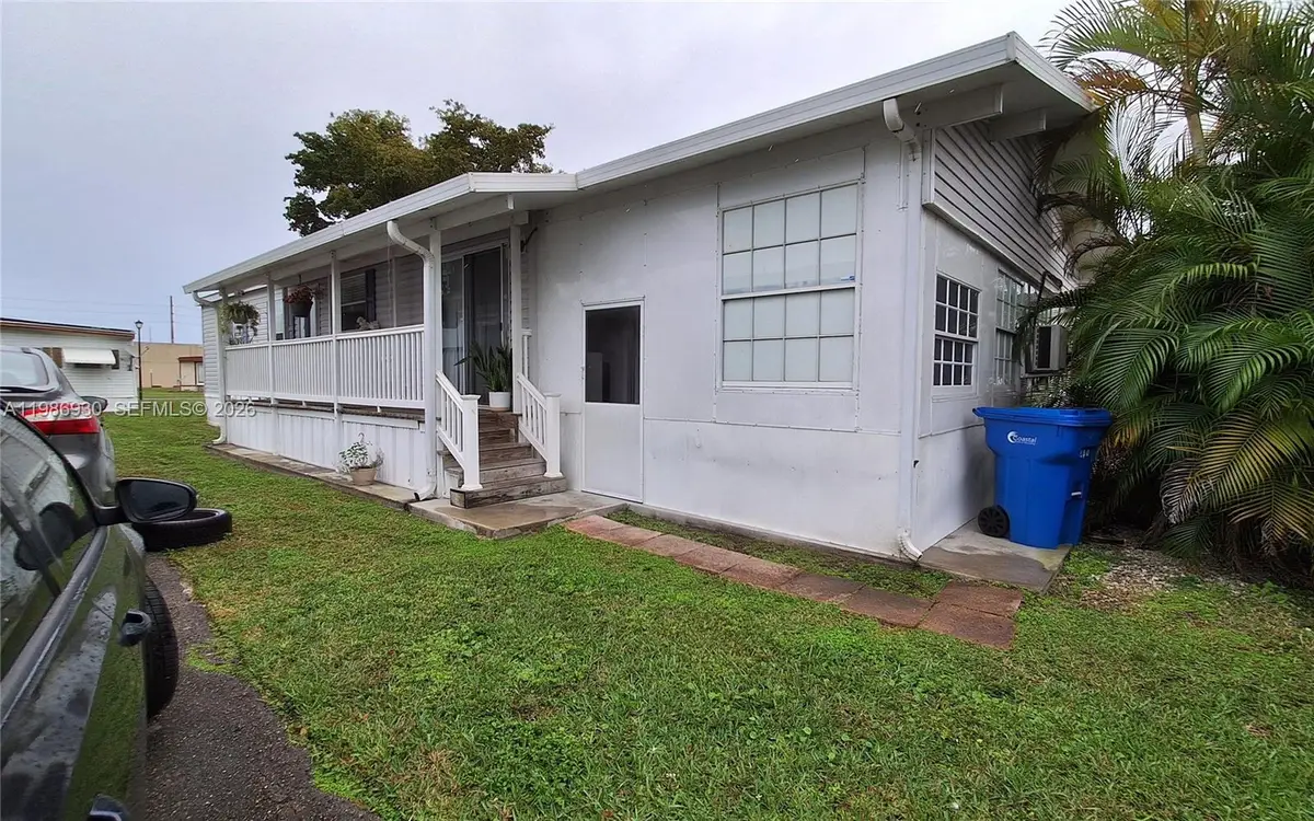 3240 SW 50 Ter, Davie, FL 33314 - #1