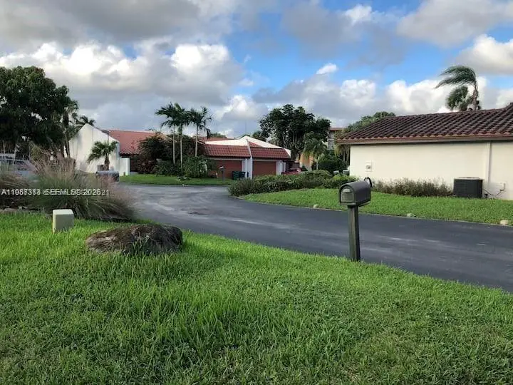 534 NE 195th St, Miami, FL 33179 - #2