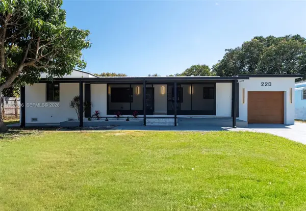 220 NW 144th St, Miami, FL 33168