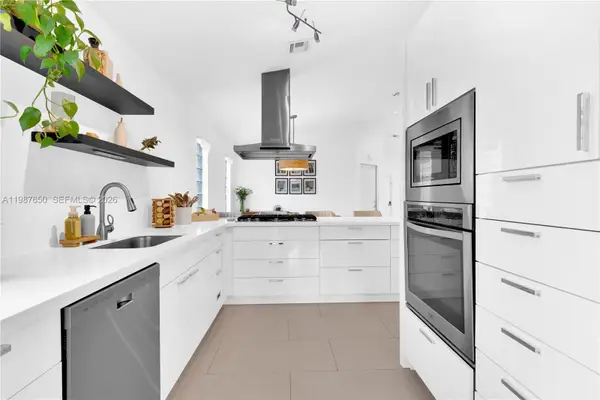 8858 SW 214th St, Cutler Bay, FL 33189