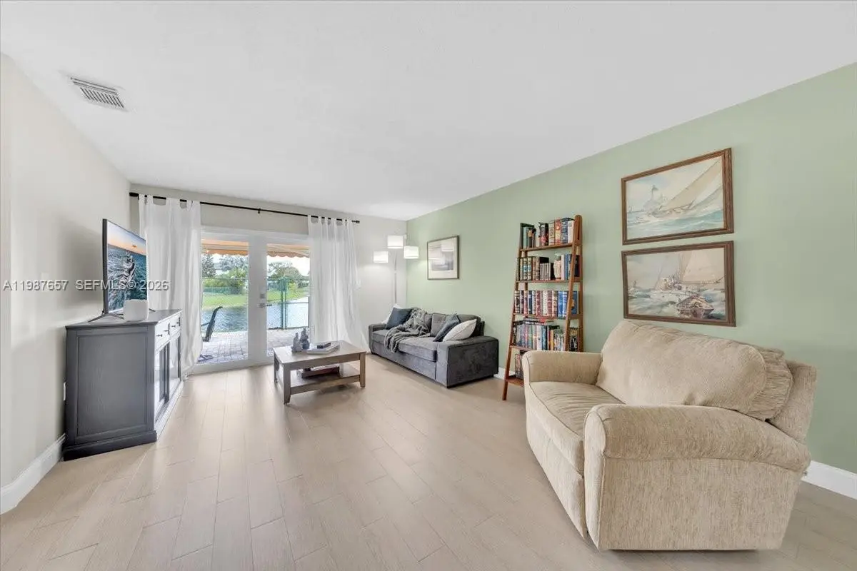 16382 SW 75th St, Miami, FL 33193 - #1