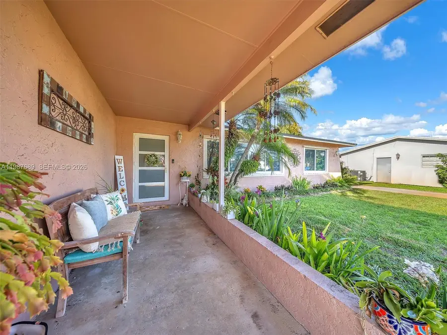 9621 NW 8th St, Pembroke Pines, FL 33024 - #3