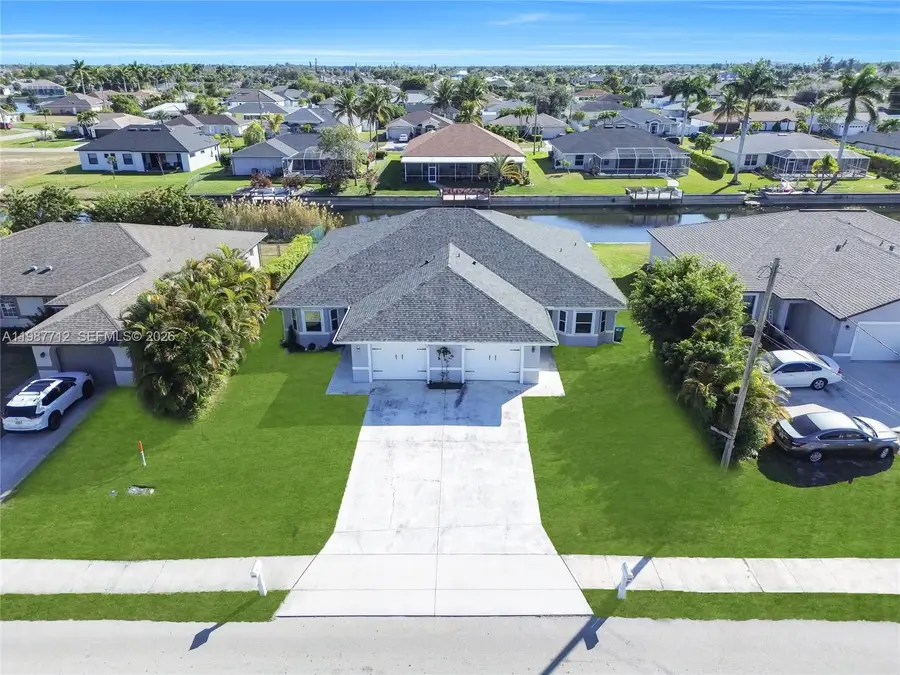 2032 NE 6th St, Cape Coral, FL 33909 - #2