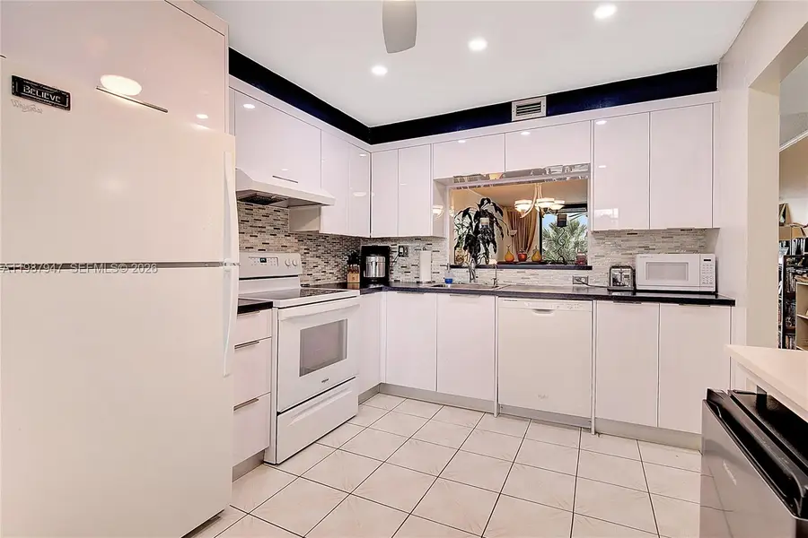 1100 Colony Point Cir #302, Pembroke Pines, FL 33026 - #2