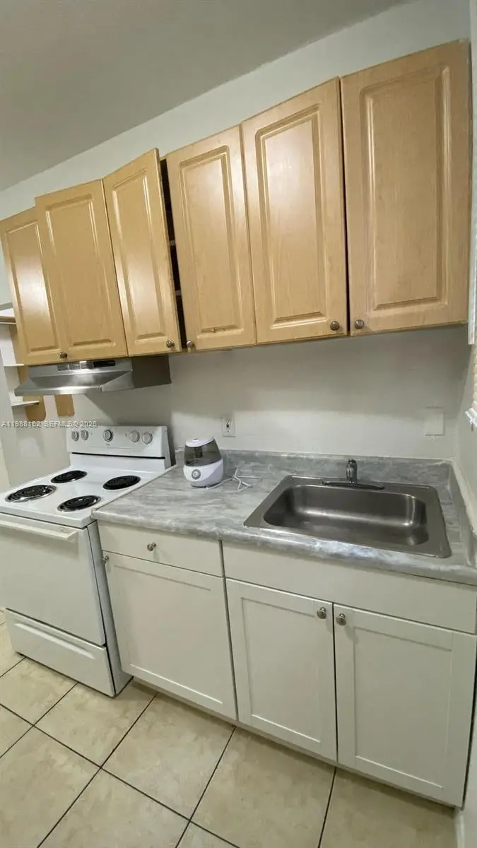 1021 NW 3rd St #305, Miami, FL 33128 - #3