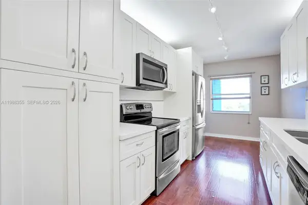 4001 Hillcrest Dr #817, Hollywood, FL 33021