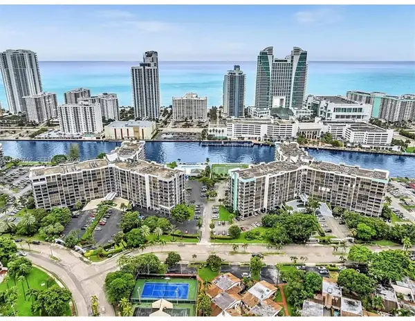 600 E Parkview Dr #316, Hallandale Beach, FL 33009