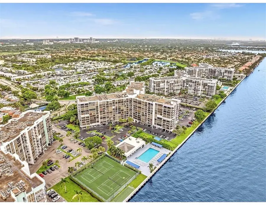 600 E Parkview Dr #316, Hallandale Beach, FL 33009 - #2