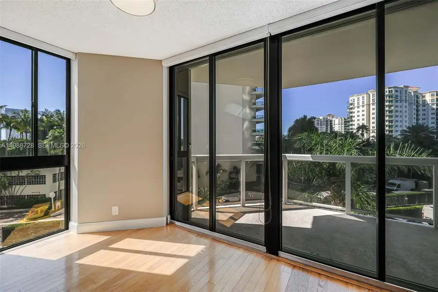 20185 E Country Club Dr #302, Aventura, FL 33180 - #3