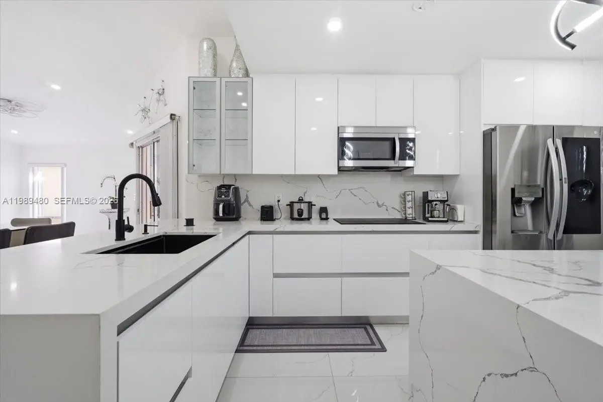 2570 SE 7th Pl, Homestead, FL 33033 - #1