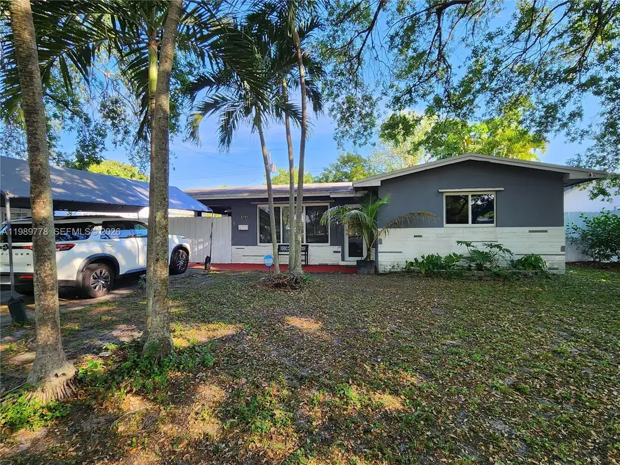 6721 Garfield St, Hollywood, FL 33024 - #3