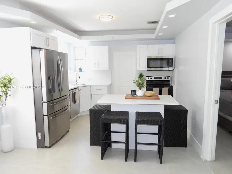 715 Hollywood Blvd, Hollywood, FL 33019 - #2