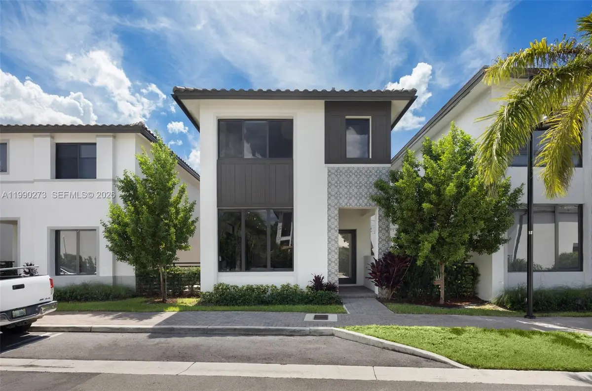 8026 NW 43rd St, Doral, FL 33166 - #1