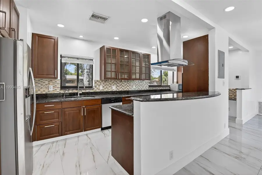 620 Camellia Ct, Plantation, FL 33317 - #2