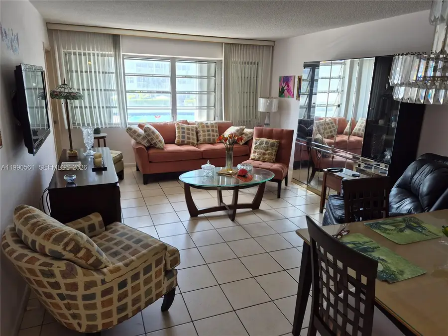 330 SE 2nd St #202E, Hallandale Beach, FL 33009 - #3