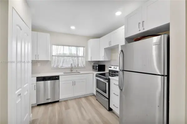 9201 Sunrise Lakes Blvd #304, Sunrise, FL 33322