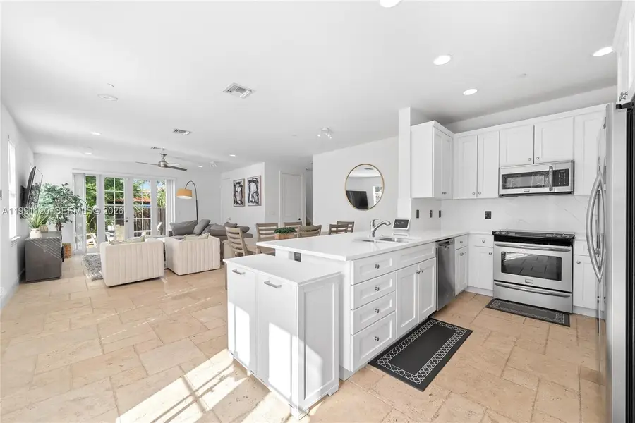 1117 NE 18th Ave #2, Fort Lauderdale, FL 33304 - #3