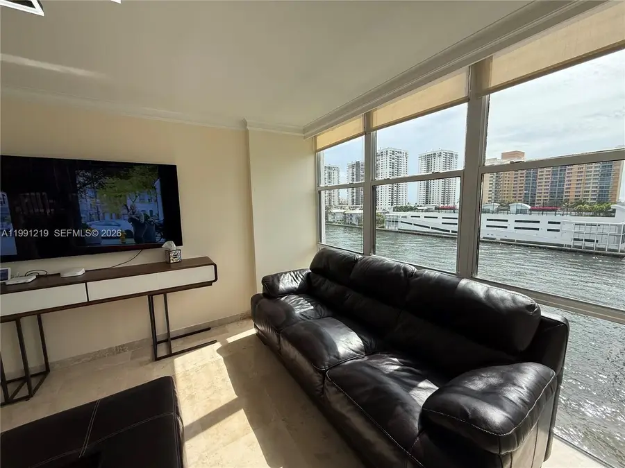 1000 Parkview Dr #720, Hallandale Beach, FL 33009 - #3