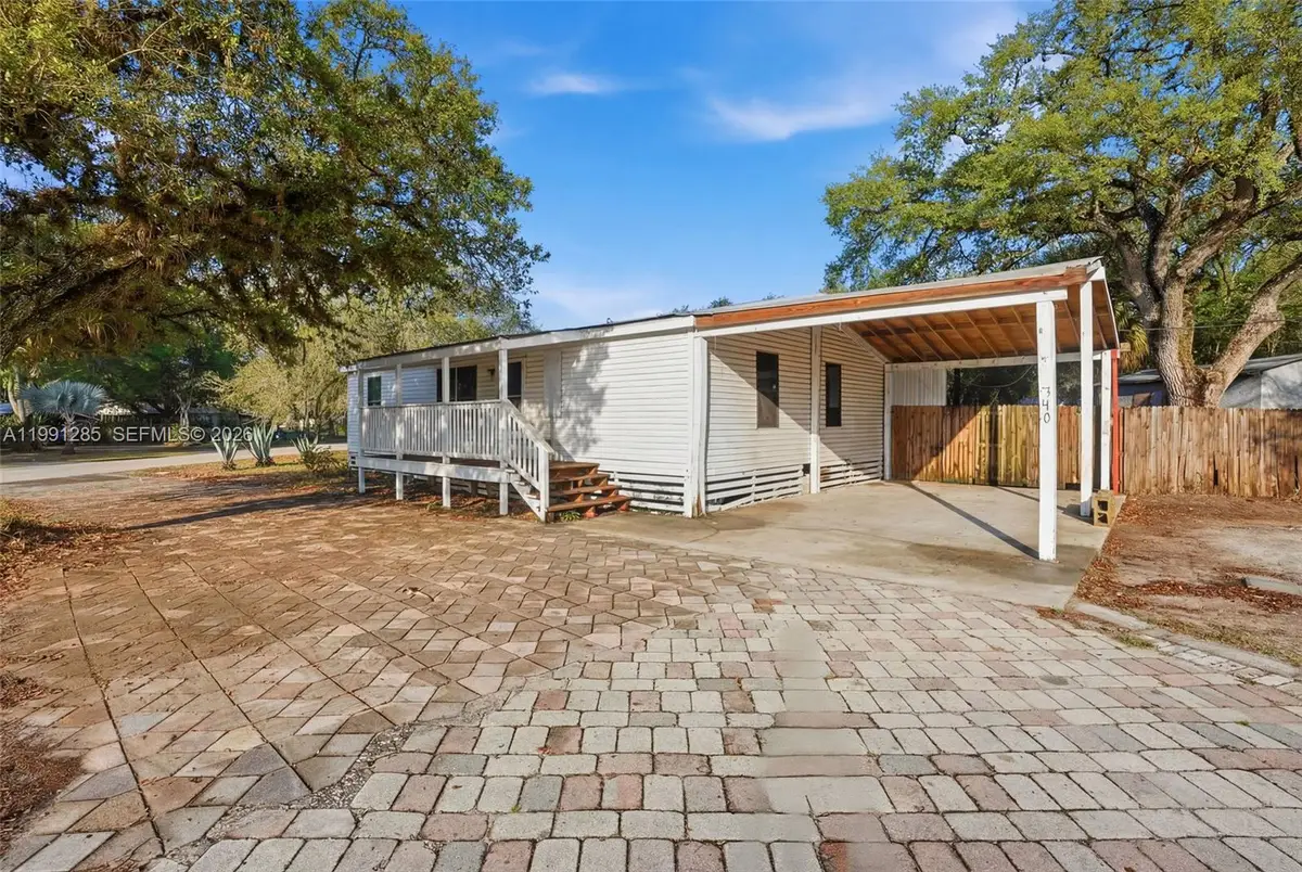 740 Bennett Ave, Labelle, FL 33935 - #1