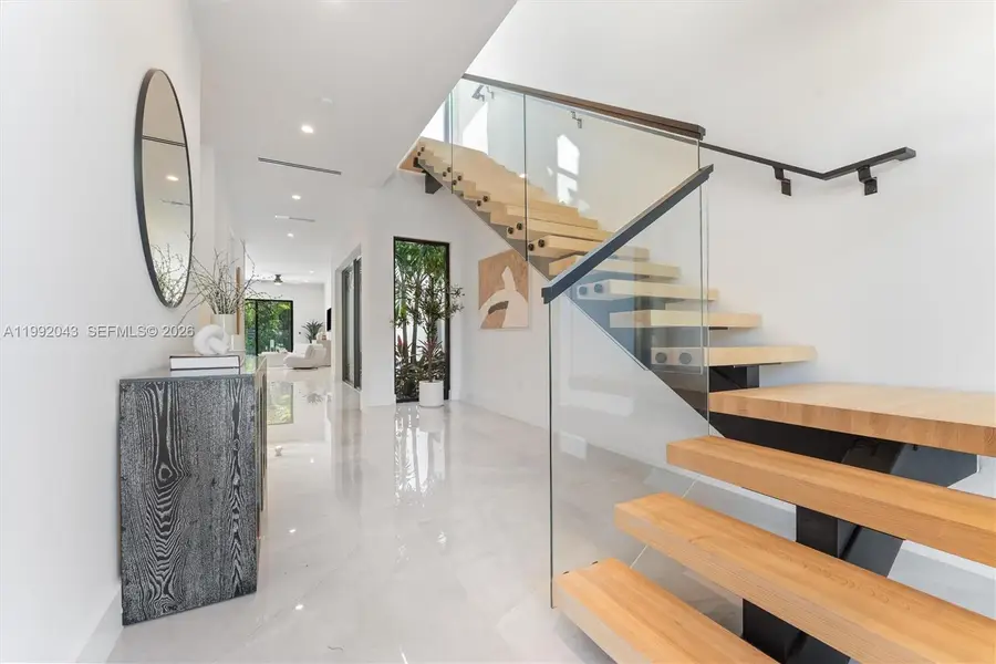 1122 NE 10th Ave #B, Fort Lauderdale, FL 33304 - #2