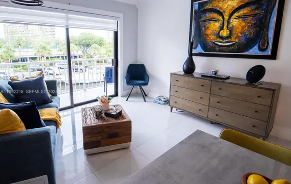 1650 NE 115th St #302, Miami, FL 33181