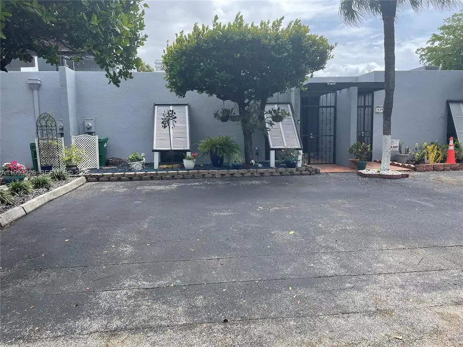 6386 Milk Wagon Ln, Miami Lakes, FL 33014 - #2