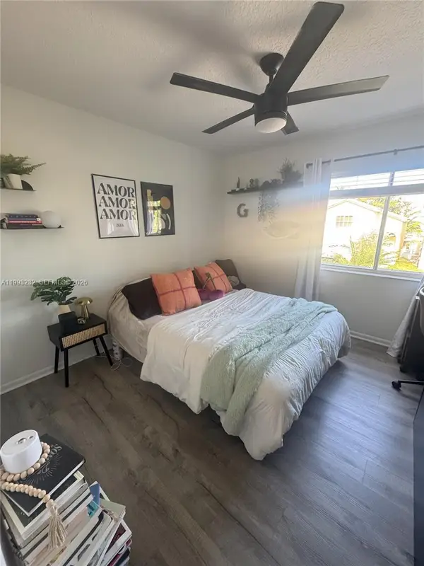 1054 SE 6th Ct, Dania Beach, FL 33004