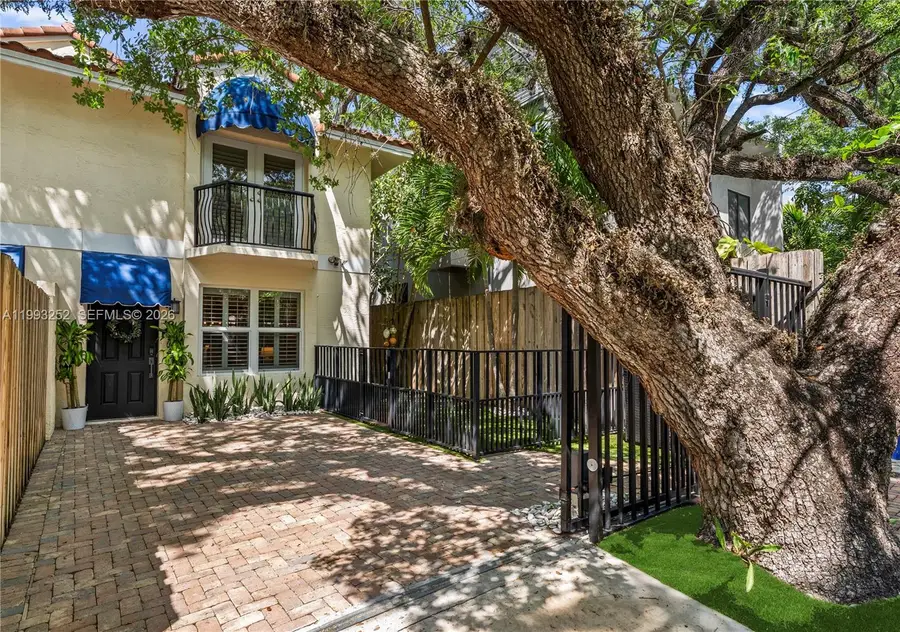 3274 Gifford Ln, Miami, FL 33133 - #2