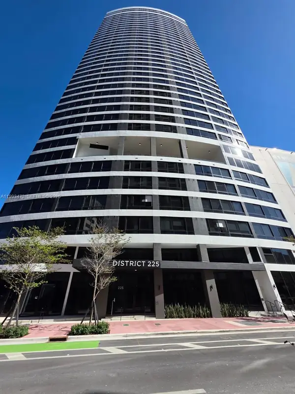 225 N Miami Ave #910, Miami, FL 33128