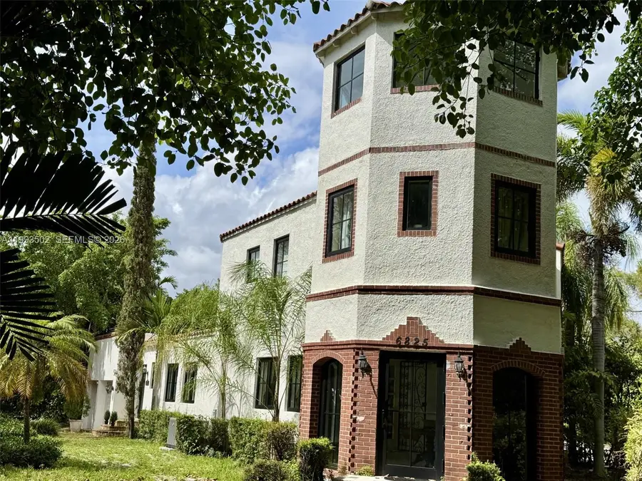 6825 Riviera Dr, Coral Gables, FL 33146 - #2