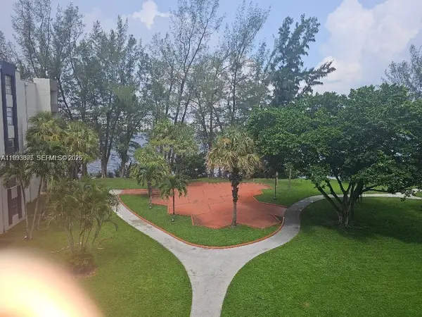 10000 NW 80th Ct #2415, Hialeah Gardens, FL 33016