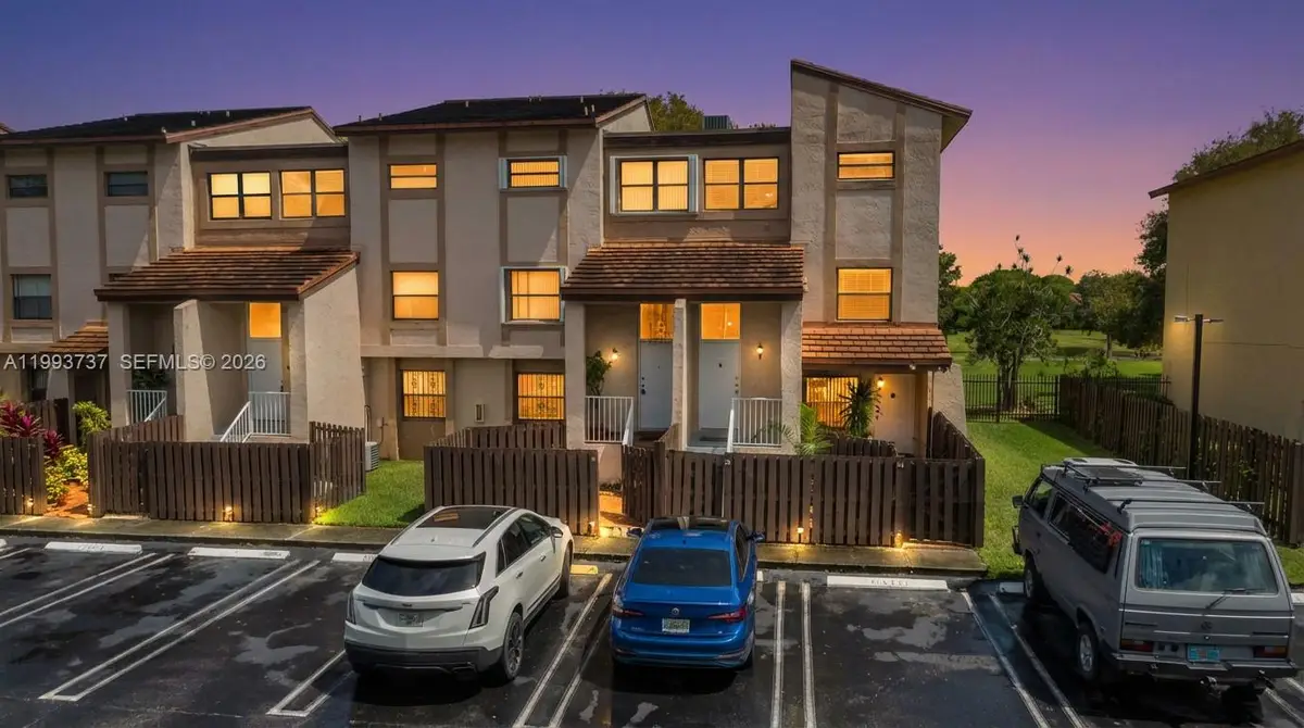 425 W Park Dr #12, Miami, FL 33172 - #1