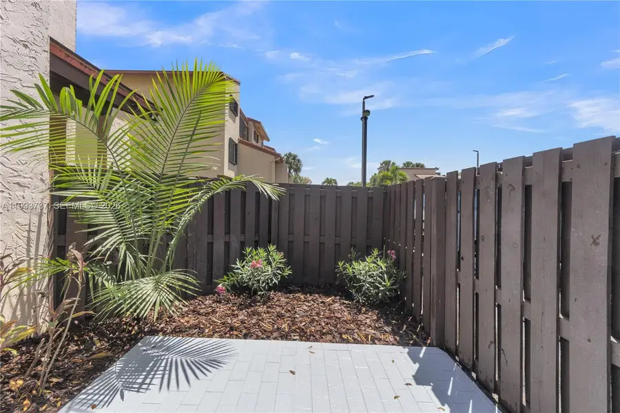 425 W Park Dr #12, Miami, FL 33172 - #3