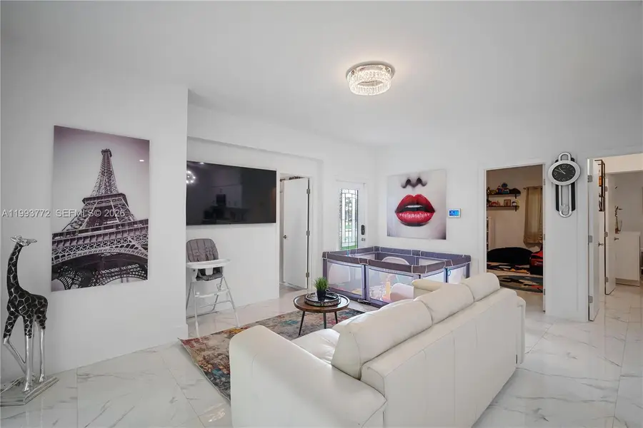 925 NE 4th St, Hallandale Beach, FL 33009 - #3