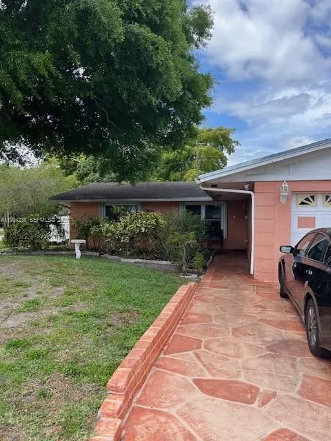 2201 NW 81st Ave, Sunrise, FL 33322 - #3