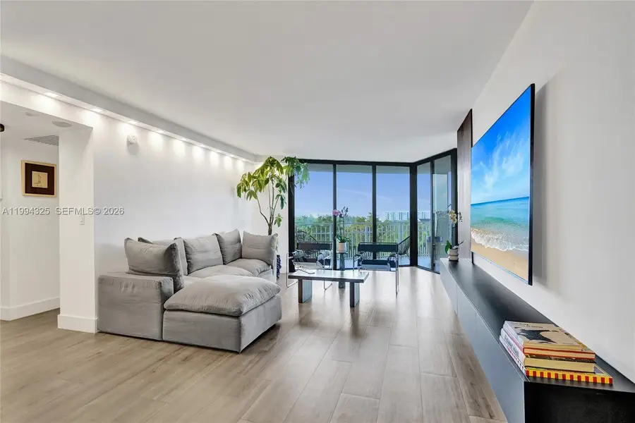 1000 Quayside Ter #707, Miami, FL 33138 - #2