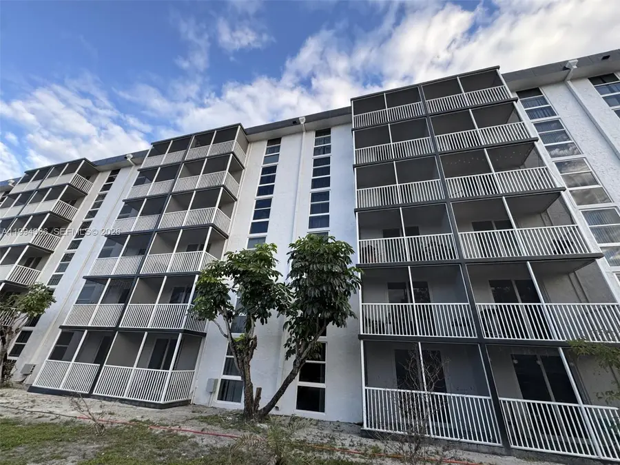 16950 W Dixie Hwy #127, North Miami Beach, FL 33160 - #2