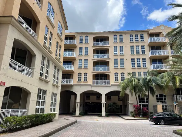 3001 NE 185th St #122, Aventura, FL 33180