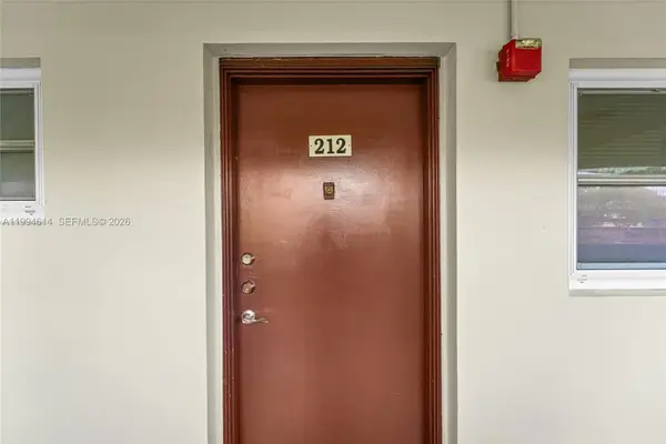 3090 NW 46th Ave #212C, Lauderdale Lakes, FL 33313