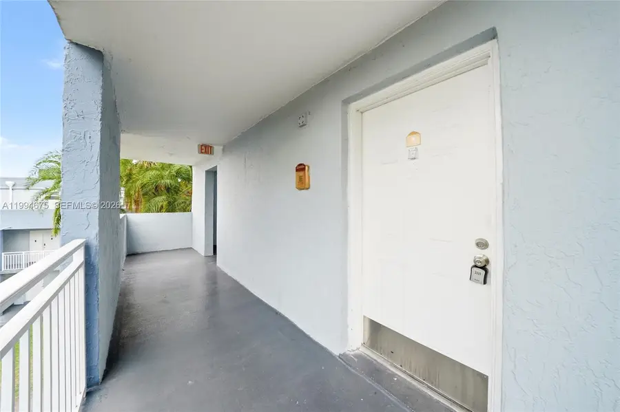 9375 Fontainebleau Blvd #L301, Miami, FL 33172 - #2