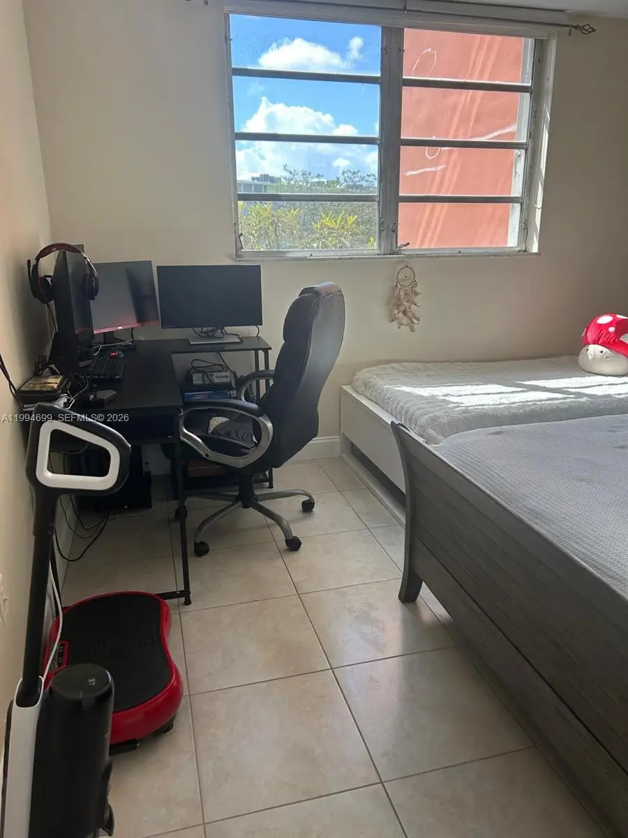 1700 NE 191st St #304, Miami, FL 33179 - #3