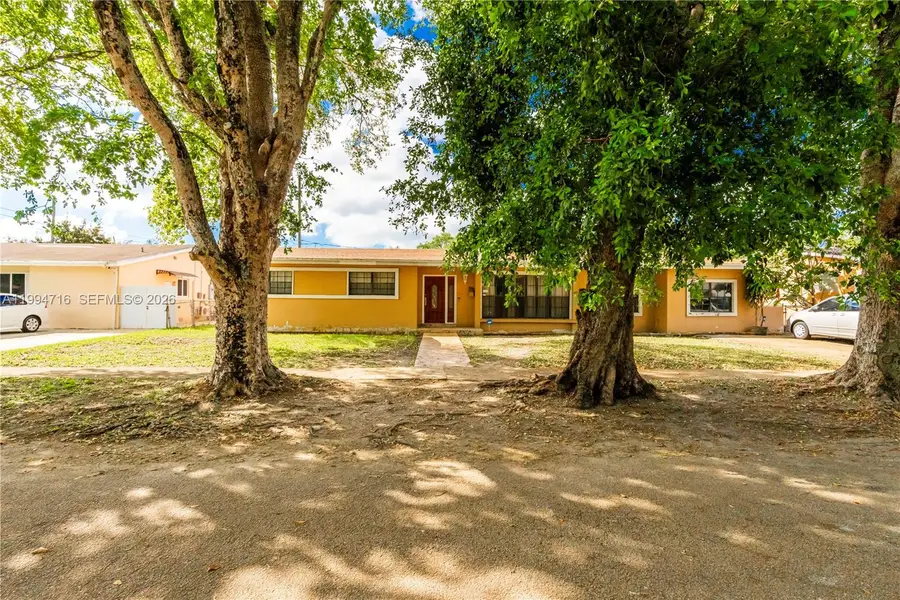 780 NE 155th St, Miami, FL 33162 - #2