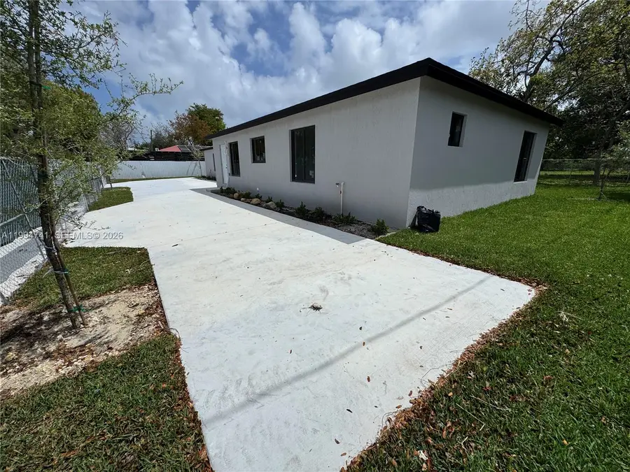 1112 NW 81st St, Miami, FL 33150 - #2