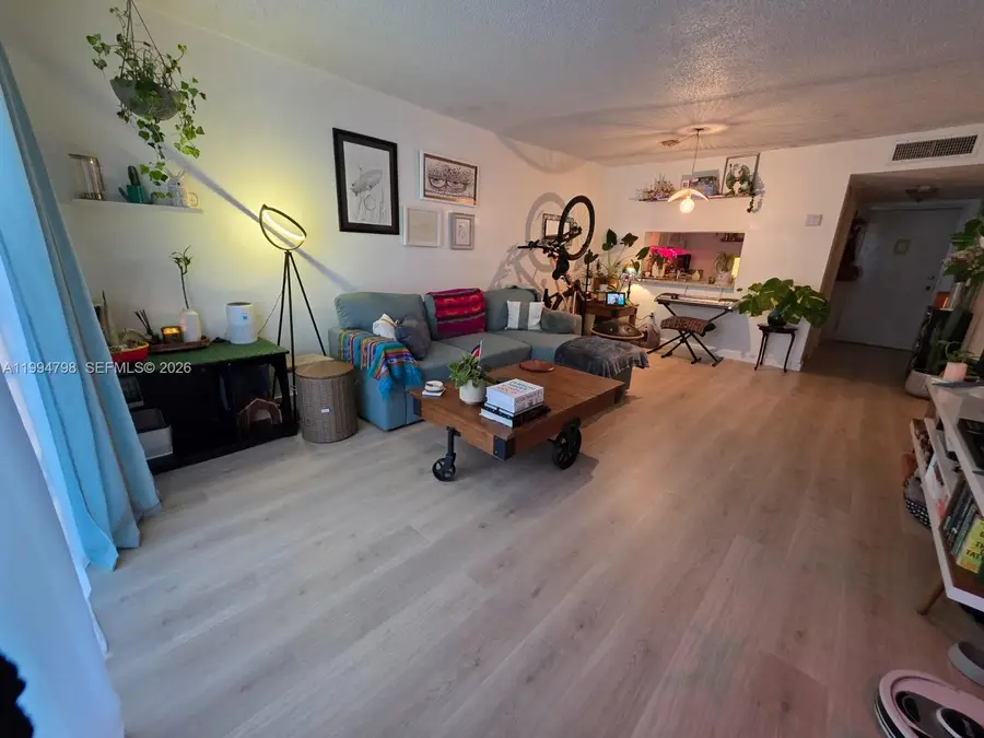 9360 Fontainebleau Blvd #503, Miami, FL 33172 - #2