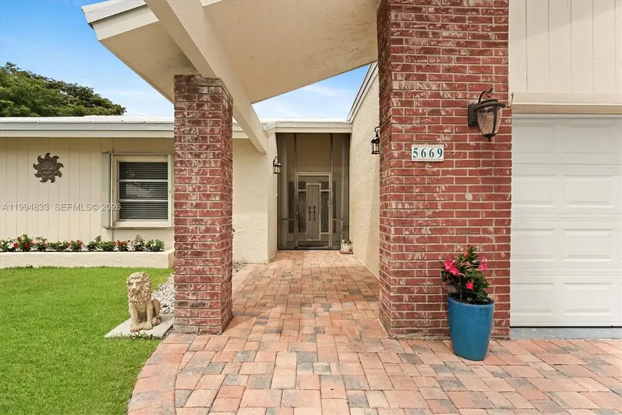 5669 Pinecrest Cir, Boca Raton, FL 33433 - #2