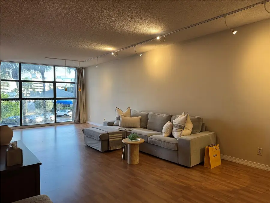 600 Parkview Dr #222, Hallandale Beach, FL 33009 - #2