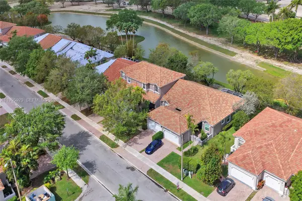 2441 E Aragon Blvd #5, Sunrise, FL 33313