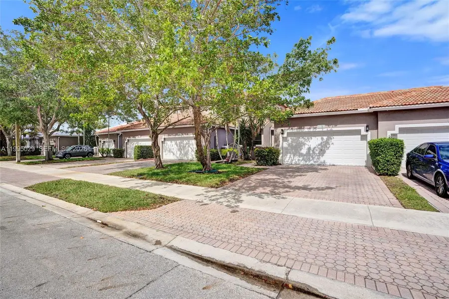 2441 E Aragon Blvd #5, Sunrise, FL 33313 - #3