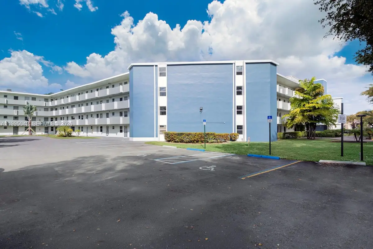 1351 NE 191 St #E 106, Miami, FL 33179 - #1