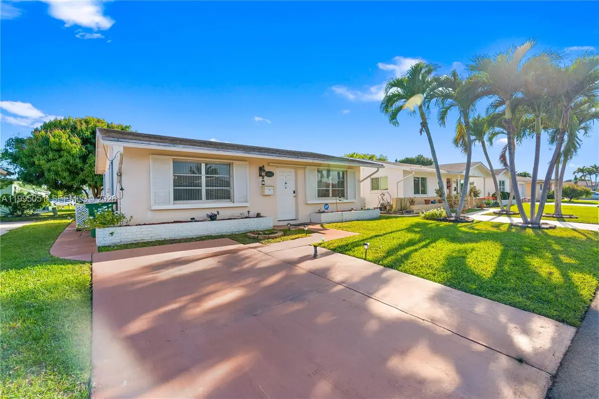 6802 NW 58th Ct, Tamarac, FL 33321 - #1